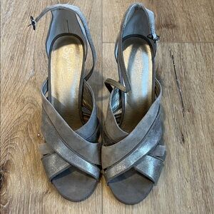 Seychelles Elegant Taupe/Metallic Heels